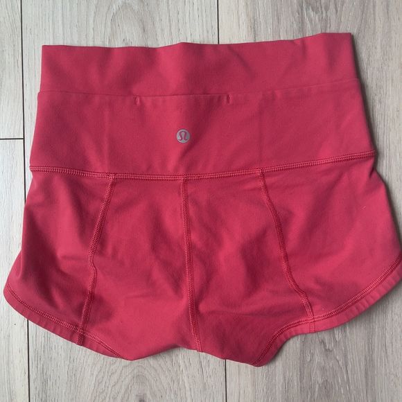 lululemon athletica Pants - Lululemon Black In Movement 2" Athletic Pink Shorts G10416, size 6